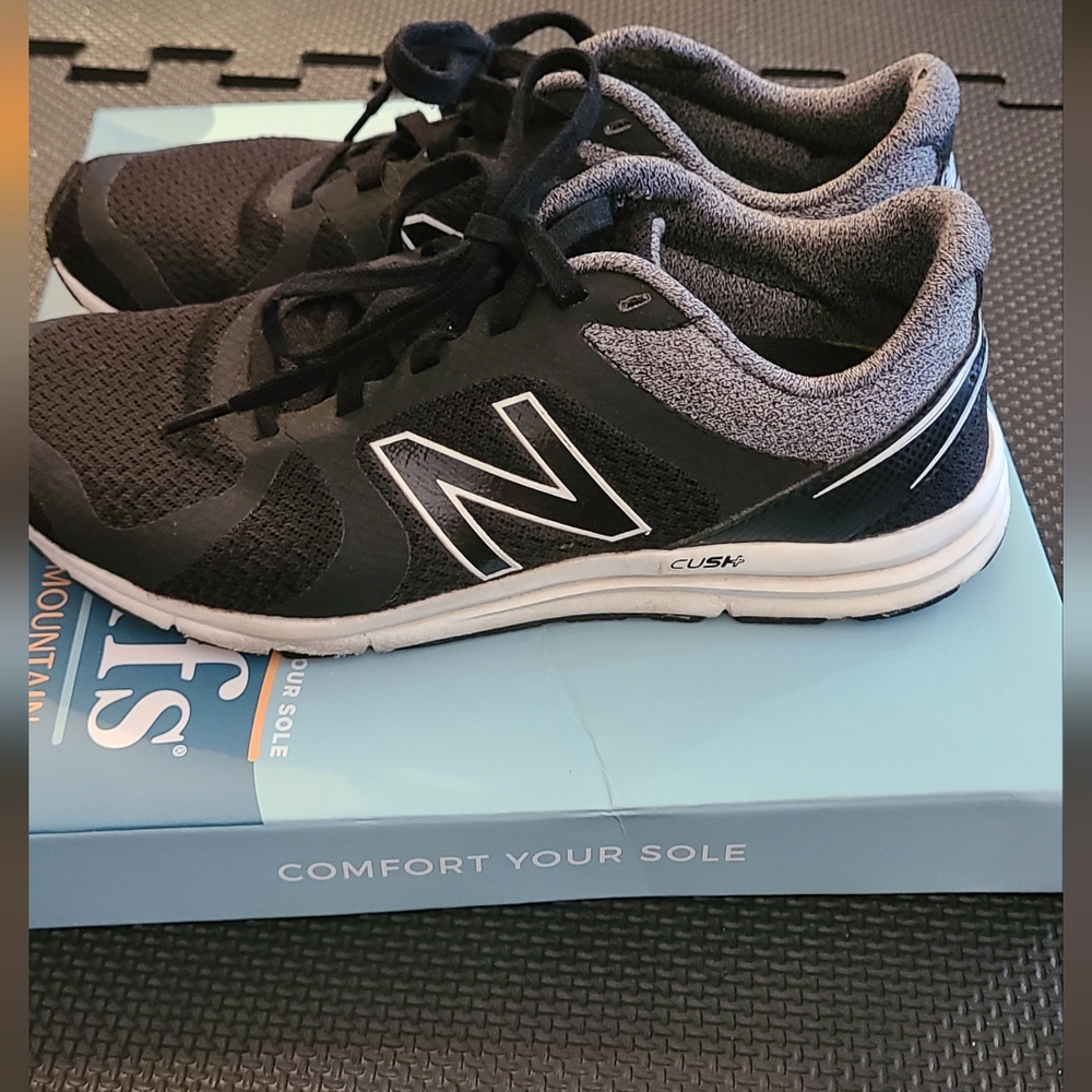 New Balance black training shoes